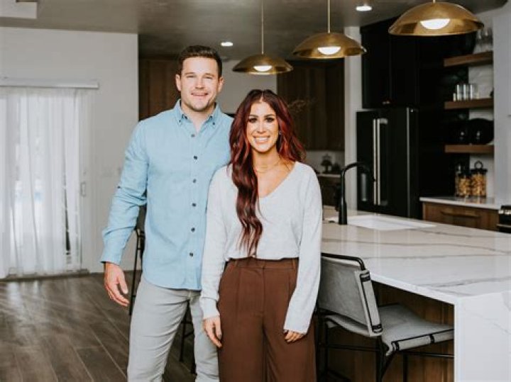 Chelsea Houska’s Husband Cole DeBoer Puts His Amazing Physique On Display During Intense Workout